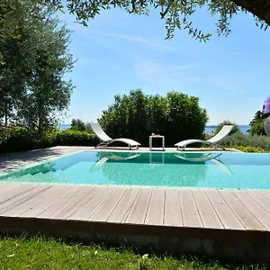 https://la-gemma-sul-lago.it-lombardy.com